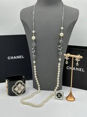 Браслет манжета широкий CHANEL с логотипом из черного пластика lux