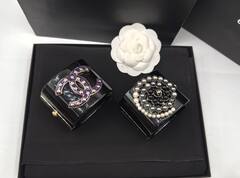 braslet-manzheta-shirokij-chanel-s-logotipom-iz-chernogo-plastika-lux