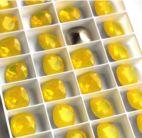 Подушечки 12*12 мм Желтый опал / Yellow Opal