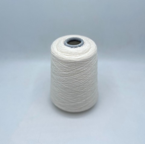New Mill (пр.Италия),art- Velox 1450м/100гр,40% меринос, 10% кашемир, 25% вискоза, 25% полиамид. Цвет- Молочный(158), арт.31161