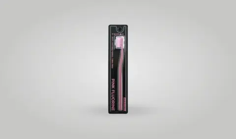 Зубная антибактериальная щетка TRIMAY Pink Fluorine Toothbrush