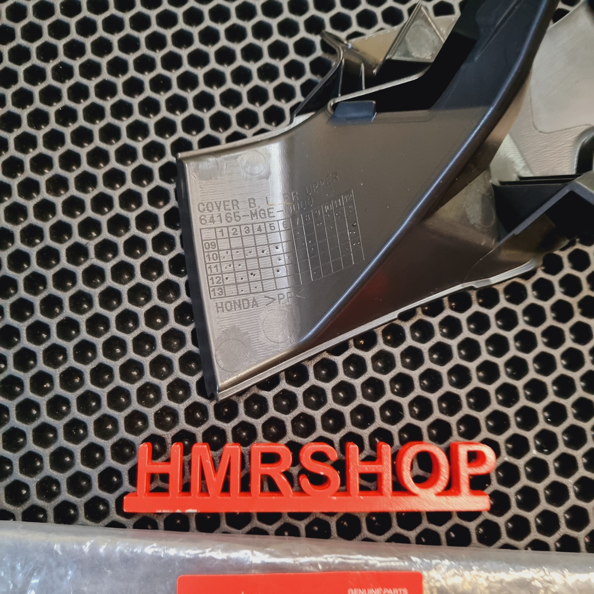 Honda Накладка пластик черная VFR 1200 левая 64165-MGE-000