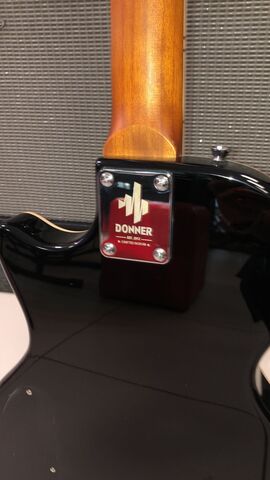 DONNER LP-124 Black электрогитара
