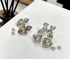 Серьги UNOde50 с треугольными вставками длинные