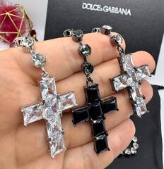 kole-galstuk-dolce-gabbana-s-kristallami-i-podveskoj-krest