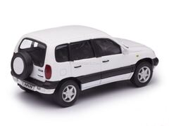 Chevrolet Niva 2003 white ArModel 1:43