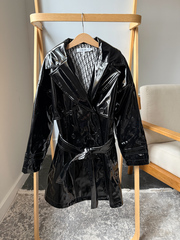 Лакированный плащ Dior, 140