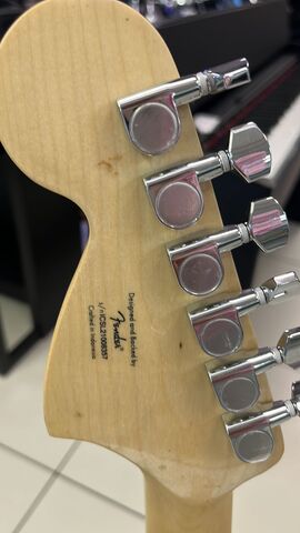 FENDER SQUIER Affinity Stratocaster HSS Pack LRL CFM комплект с чехлом и аксессуарами