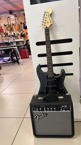 FENDER SQUIER Affinity Stratocaster HSS Pack LRL CFM комплект с чехлом и аксессуарами