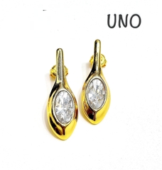 sergi-unode50-s-ovalnymi-a-belymi-akvamarinovymi-vstavkami