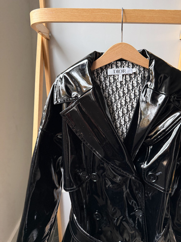 Лакированный плащ Dior, 140
