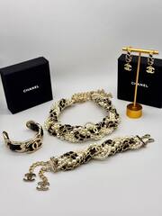 Браслет широкий многорядный CHANEL со вставками из кожи и жемчуга
