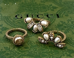 set-iz-trekh-kolec-romashka-style-by-gucci-s-cvetnymi-vstavkami