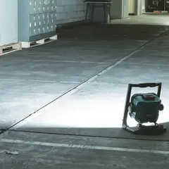 Аккумуляторный фонарь Makita DEADML805