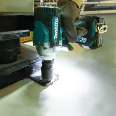 Аккумуляторный гайковёрт Makita DTW300RTJ