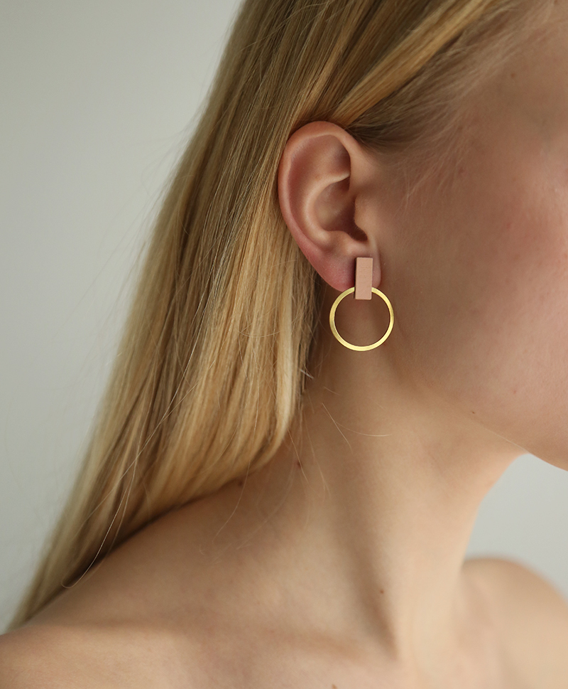 Серьги Elara Studs Blush