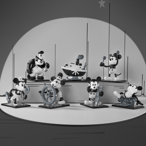 Случайная фигурка POP MART: Disney Steamboat Willie