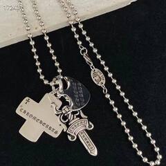 kole-cepochka-s-3mya-podveskami-v-stilistike-chrome-hearts