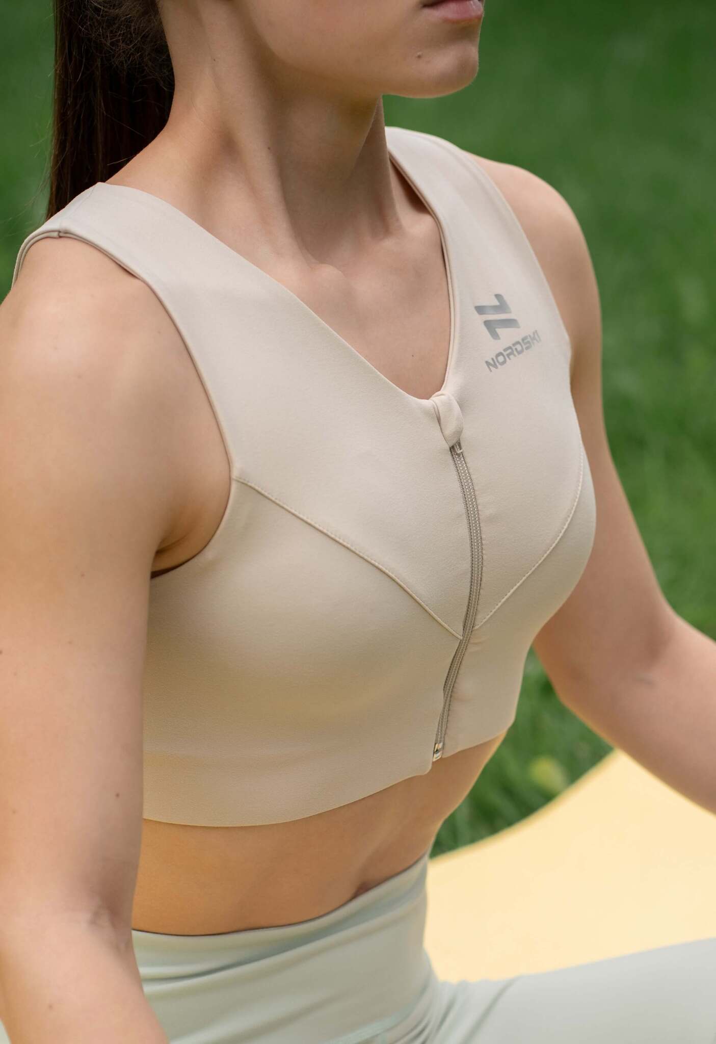 Женский спортивный топ-бра Nordski Training Zip beige - 4