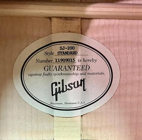 GIBSON J-200 STANDARD MAPLE ANTIQUE NATURAL