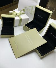 77289-komplekt-podarochnoj-upakovki-van-cleef-korobka-futlyar-dlya-kolca-vca-lux