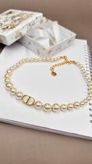 85961-kole-choker-iz-zhemchuga-s-podveskoj-cdior