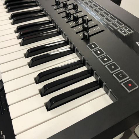 Novation 49 SL MK III Миди-клавиатура