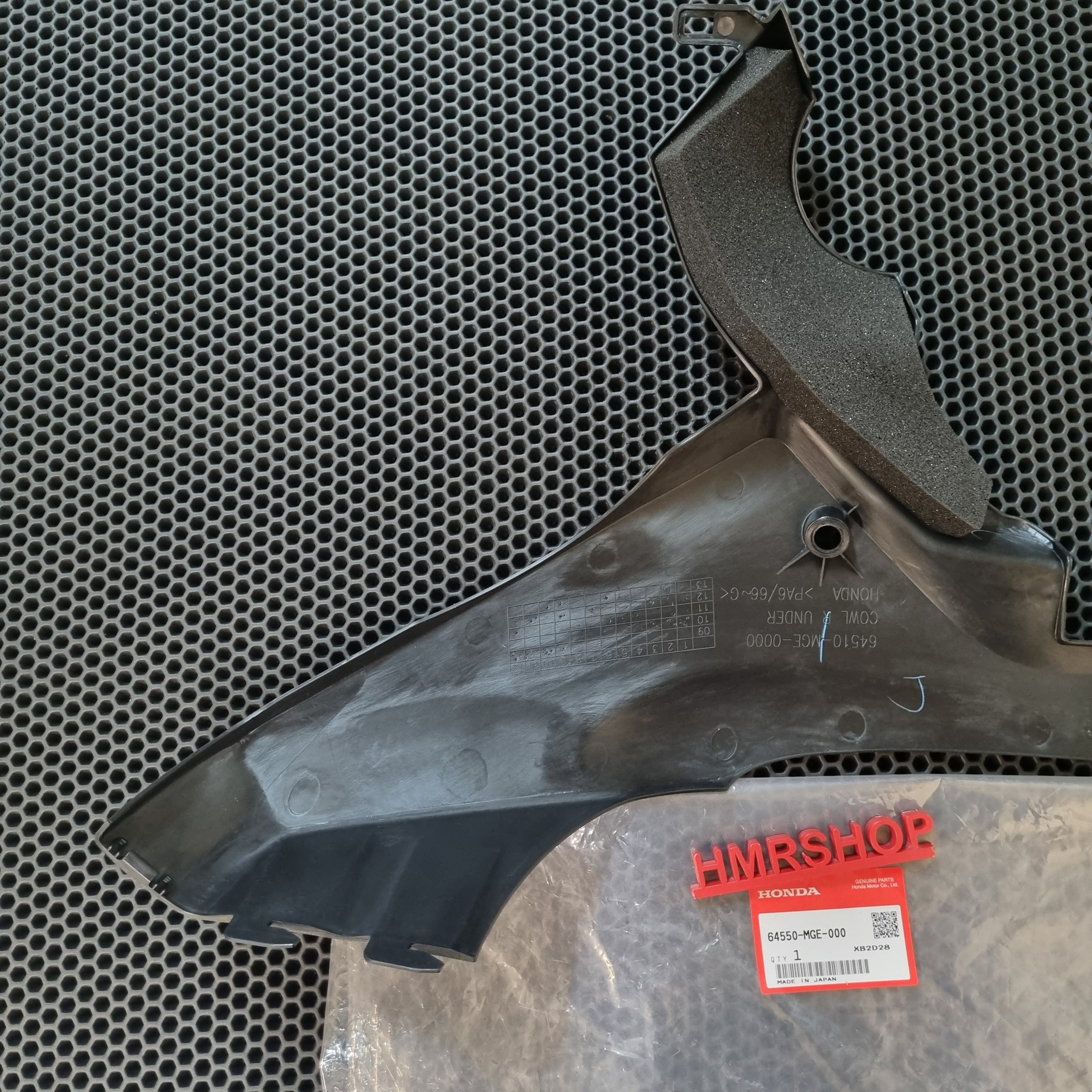 Honda Обтекатель правый плуг VFR 1200 F 64550-MGE-000