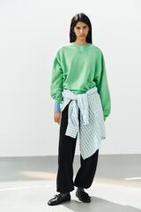 ZARA ТОЛСТОВКА С ЭФФЕКТОМ ПОТЕРТОСТИ, ЗЕЛЕНЫЙ