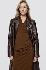 Massimo Dutti Эластичный топ с длинными рукавами и V-образным вырезом - Limited Edition, табачный
