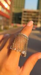 Кольцо из серебра с подвесками цепочками по кругу
