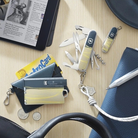 Шнурок на шею Victorinox Live to Explore Collection New York Style (4.1896.E)