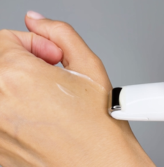 Крем-роллер для век с 0,1% ретинолом Dr. Althea Retinol Flat Iron Eye Roller