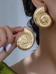 a069-sergi-rakushki-krupnye-riflyonye-v-limonnoj-pozolote