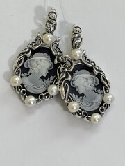 Камея в шляпке Ж (серьги из серебра)