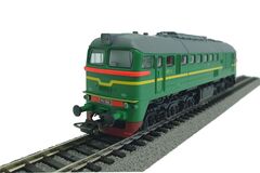 Стартовый набор Тепловоз M62 + 3 грузовых вагона, рельсы на подложке. СЖД/РЖД, Эпоха IV-VI