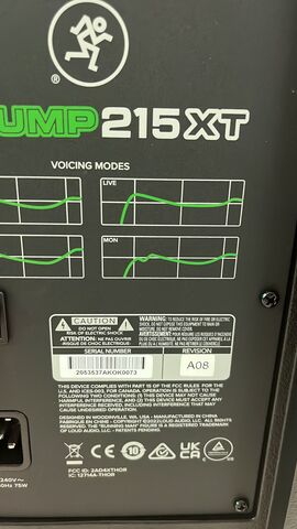 MACKIE Thump215XT активная 2-полосная акустическая система, 1400 Ватт (класс D), 15', беспроводное управление и передача аудио