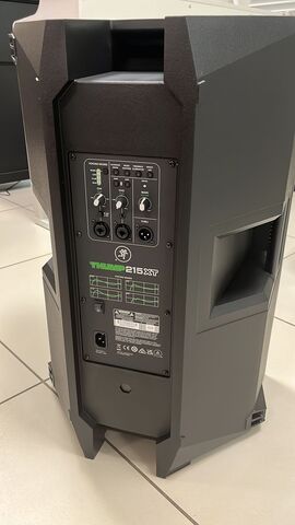 MACKIE Thump215XT активная 2-полосная акустическая система, 1400 Ватт (класс D), 15', беспроводное управление и передача аудио