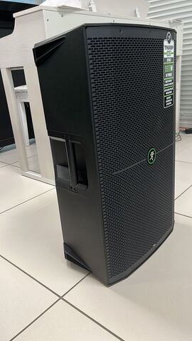 MACKIE Thump215XT активная 2-полосная акустическая система, 1400 Ватт (класс D), 15', беспроводное управление и передача аудио