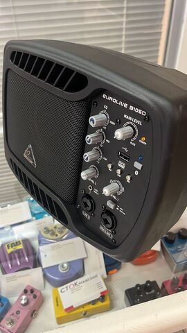 BEHRINGER B105D Ультракомпактная акустическая портативная система с mp3 плеером и Bluetooth, мощность 50Вт