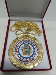 Медаль со стразами 