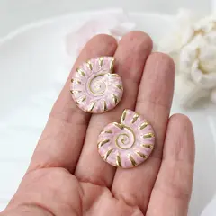 Серьги пусеты Ракушки с эмалью, розовый, 26*23 мм, сталь, позолота, СГ026