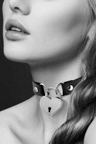 Чокер с замком сердце COLLIER PENDENTIF COEUR NOIR