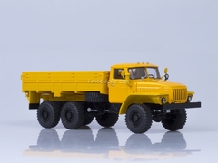 Ural-43202 board 6x6 wooden platform tires O-47A AutoHistory 1:43