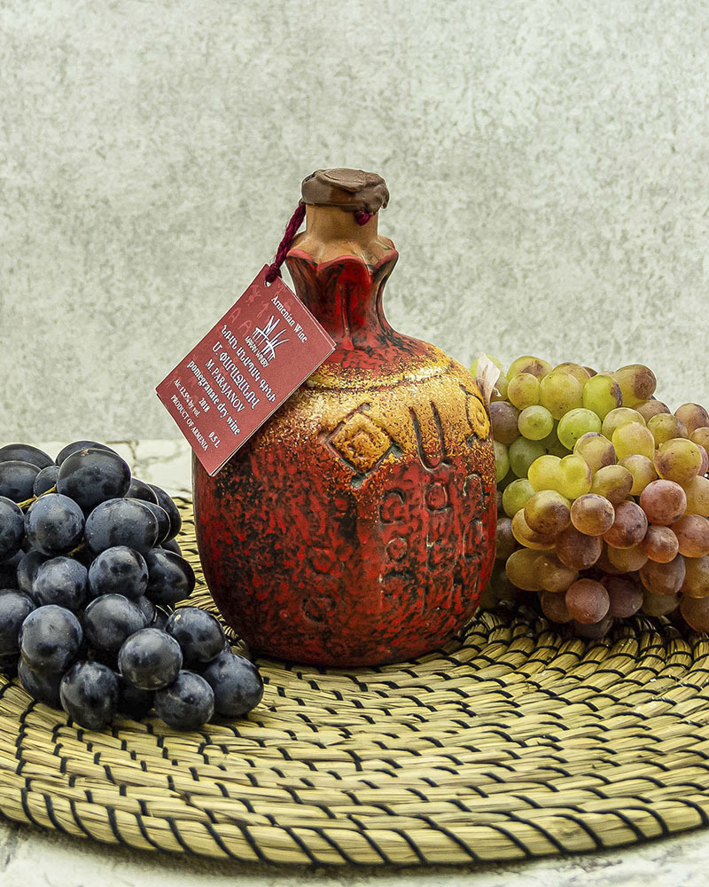 Вино Maran Winery М.Параджанов Фруктовое Гранатовое Сухое в Кувшине 2018 г.у. 12,5 % 0,5 л