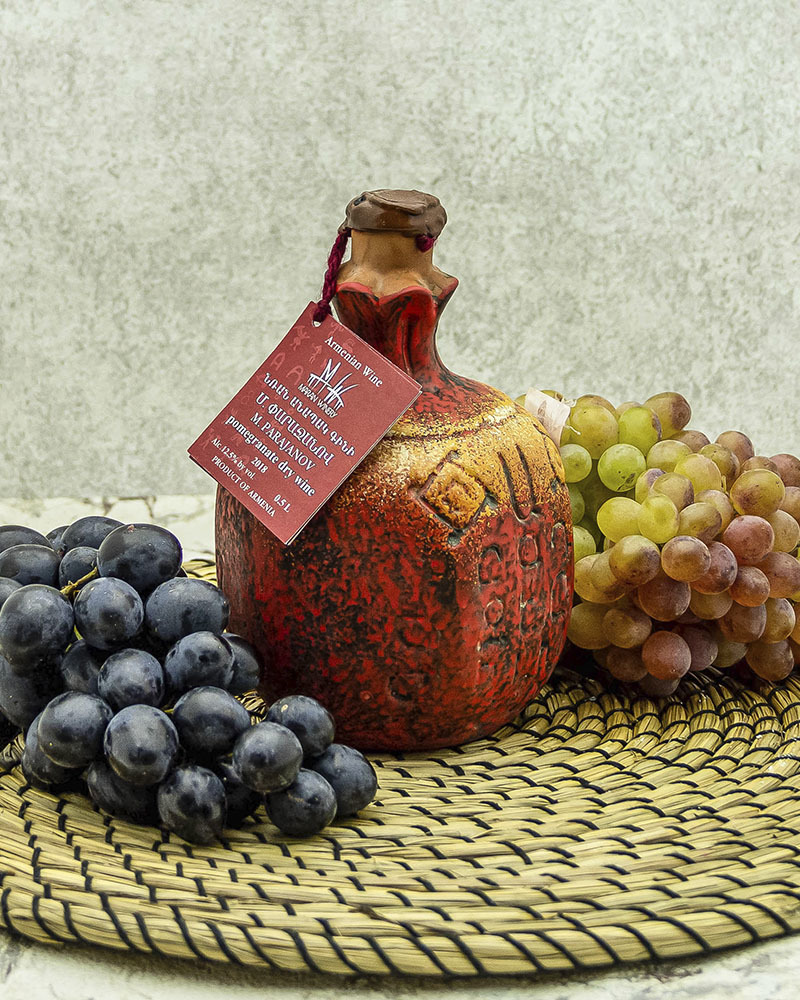 Вино Maran Winery М.Параджанов Фруктовое Гранатовое Сухое в Кувшине 2018 г.у. 12,5 % 0,5 л