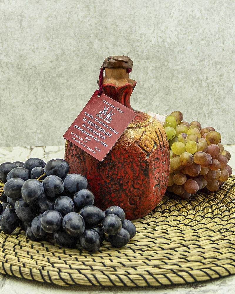 Вино Maran Winery М.Параджанов Фруктовое Гранатовое Сухое в Кувшине 2018 г.у. 12,5 % 0,5 л