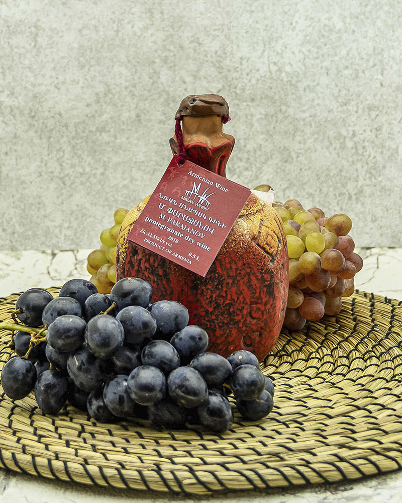 Вино Maran Winery М.Параджанов Фруктовое Гранатовое Сухое в Кувшине 2018 г.у. 12,5 % 0,5 л