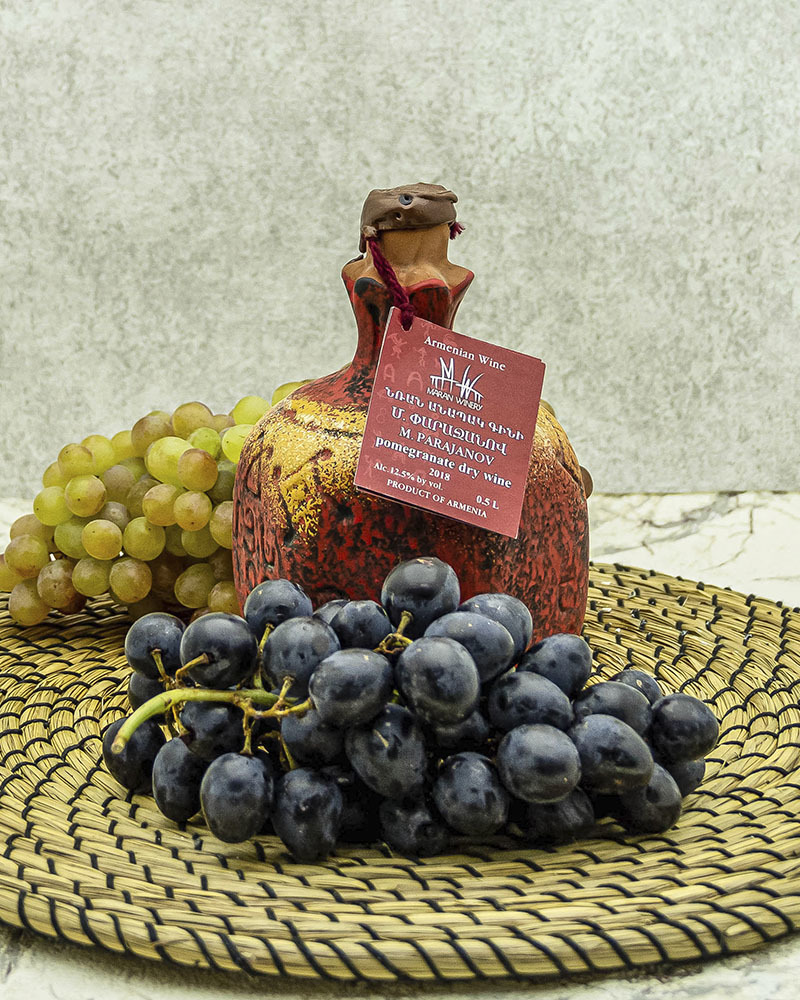 Вино Maran Winery М.Параджанов Фруктовое Гранатовое Сухое в Кувшине 2018 г.у. 12,5 % 0,5 л
