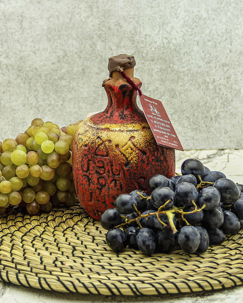 Вино Maran Winery М.Параджанов Фруктовое Гранатовое Сухое в Кувшине 2018 г.у. 12,5 % 0,5 л